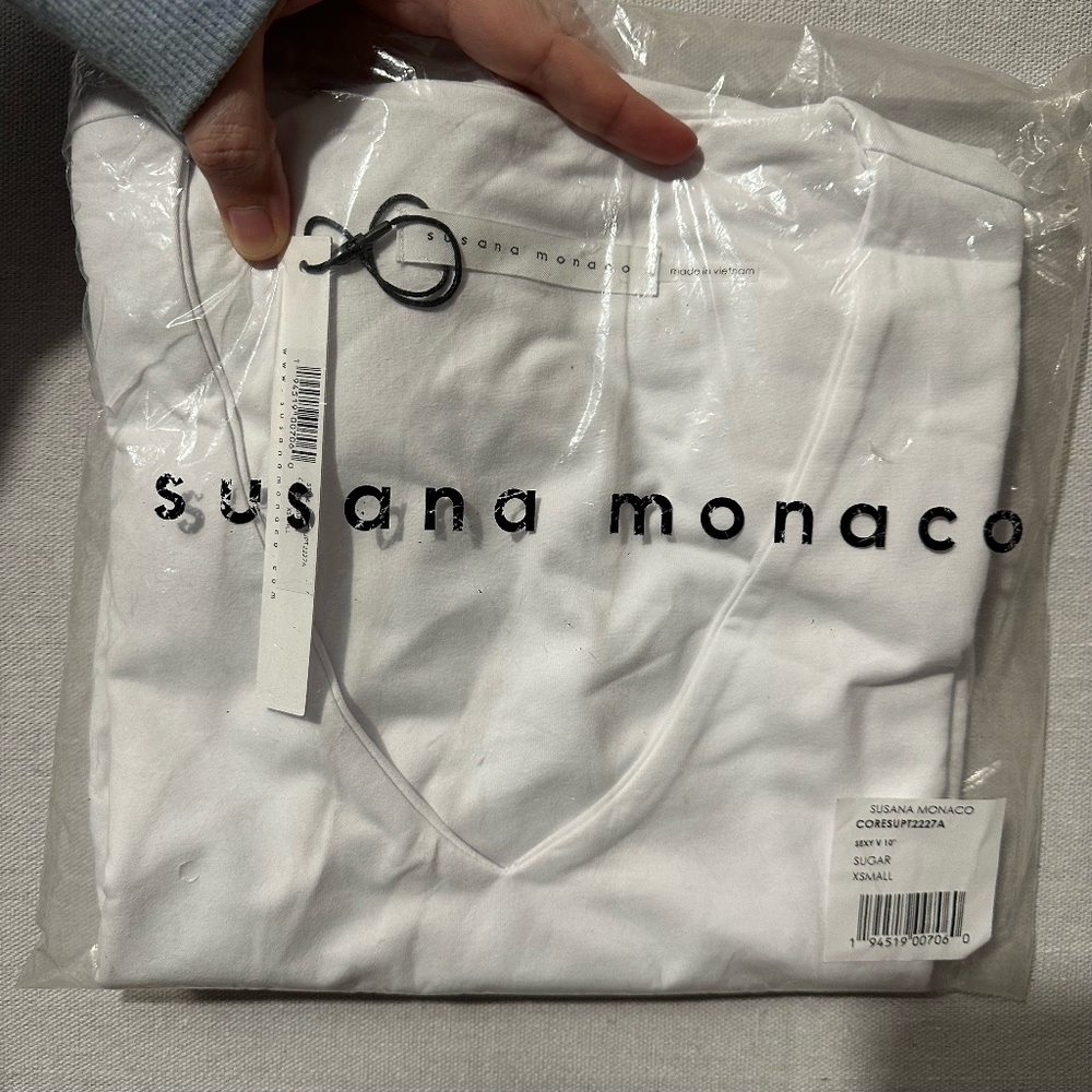 NWT Susana Monaco Sexy V Long Sleeve Top - size XS